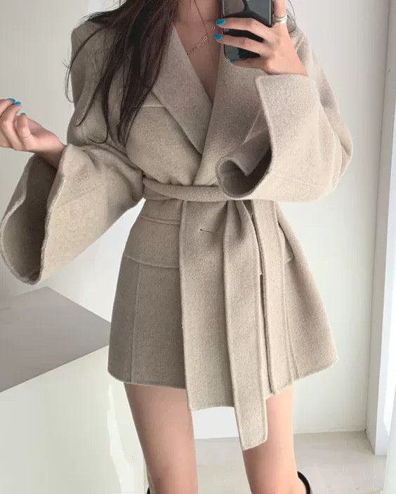 Kurzer Mae Mantel