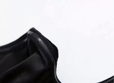 Elegantes Kurzkleid mit weißem Ende