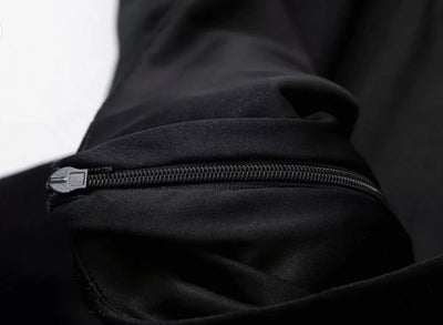 Elegantes Kurzkleid mit weißem Ende
